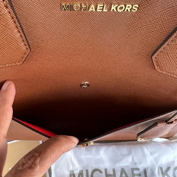 NWOT | MICHEAL KORS  Greenwich Medium Saffiano grab bag Luggage/watermelon red. - Picture 8 of 14